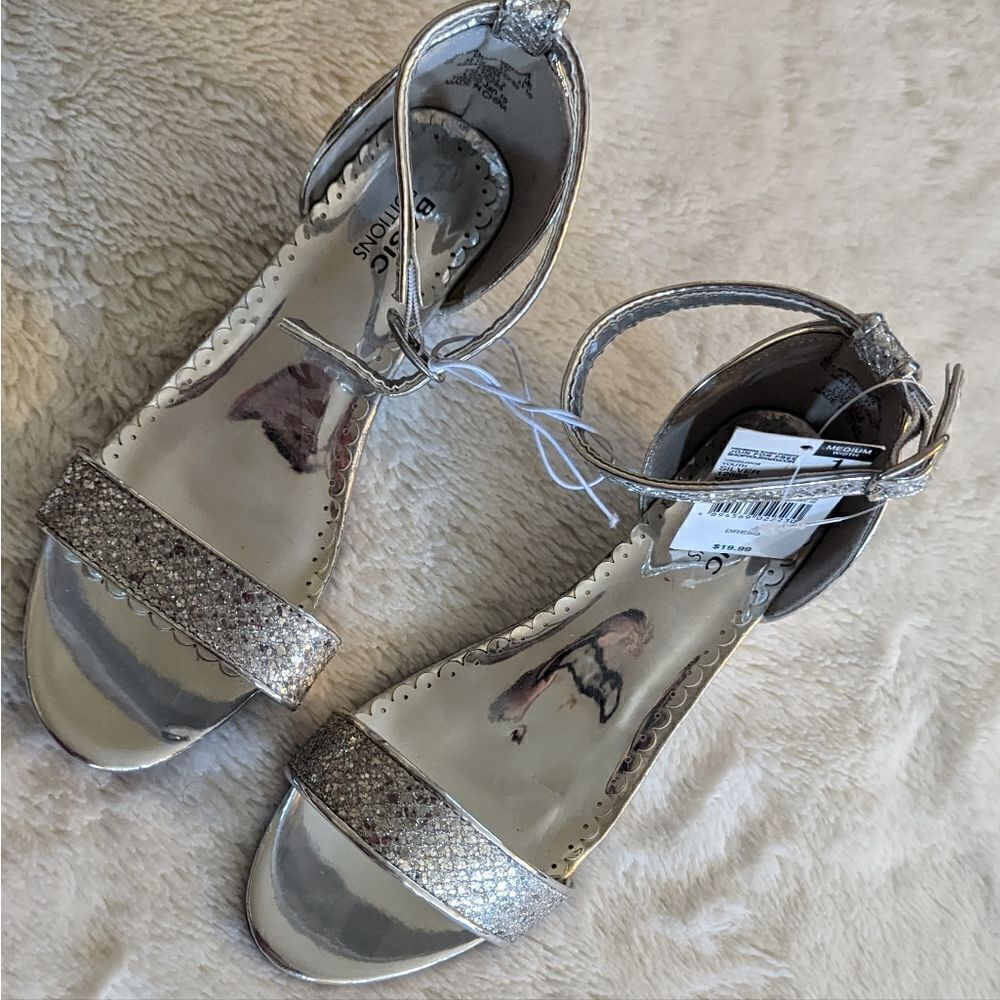 2X1 Basic Editions Youth Silver Sandals Size 1.